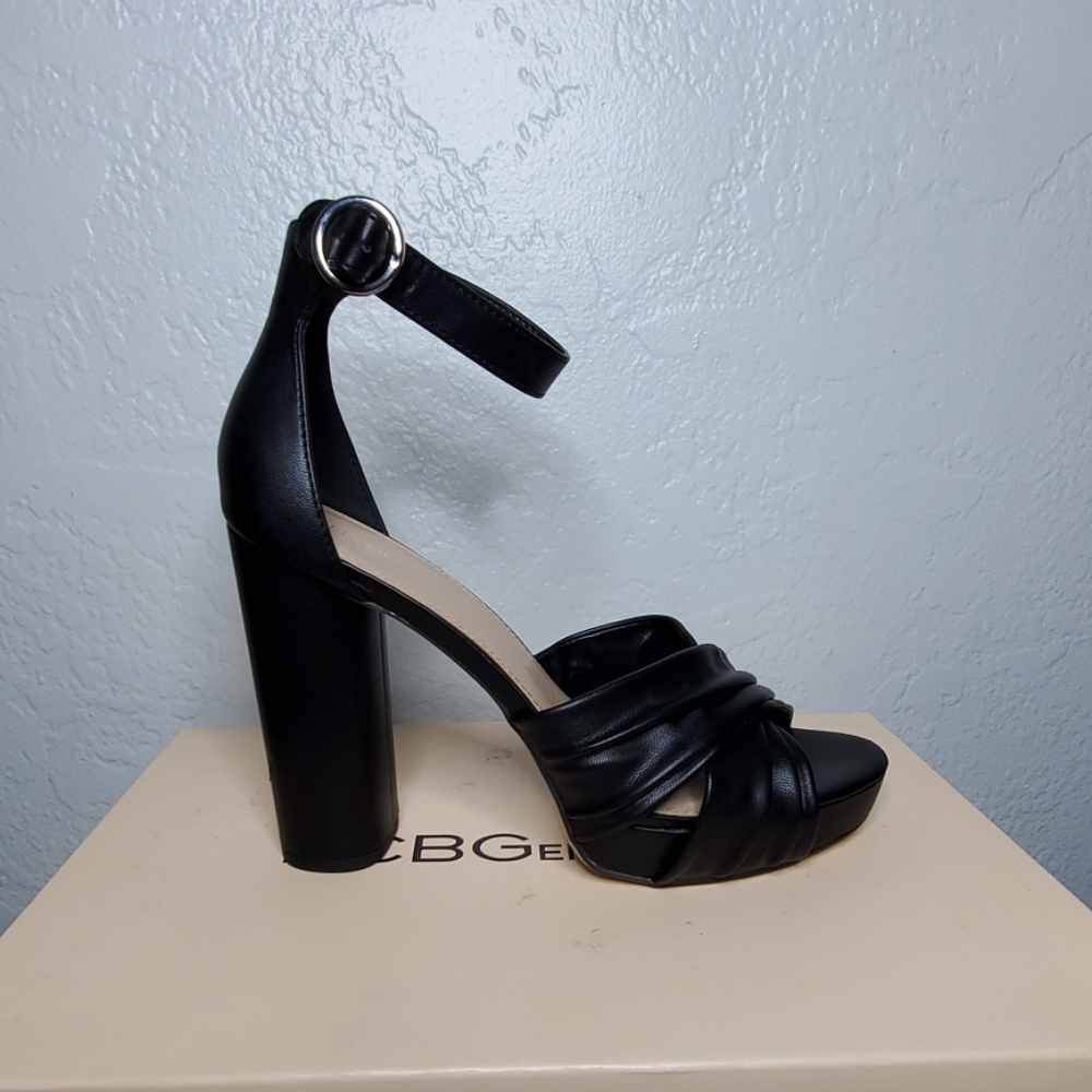 BCBGeneration Black Rounded High Heels. - Picture 2 of 7